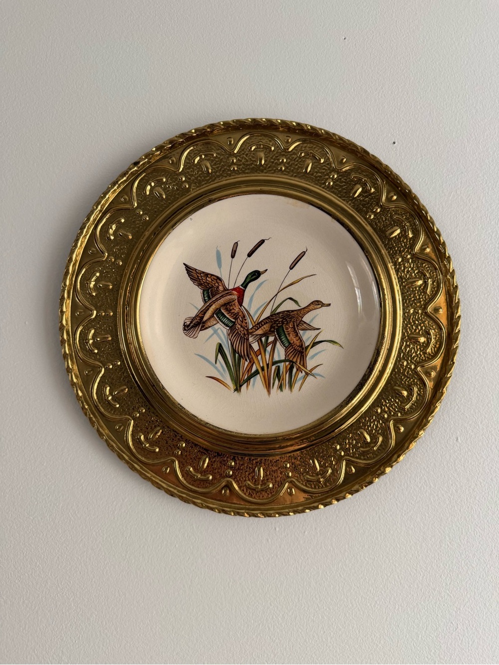 Vintage Alfred Meakin England Mallard Duck Hanging Wall Plate Ornate Gold Trim